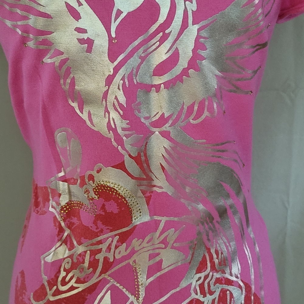 Pink Graphic V-Neck Women Top - Picture 7 of 10